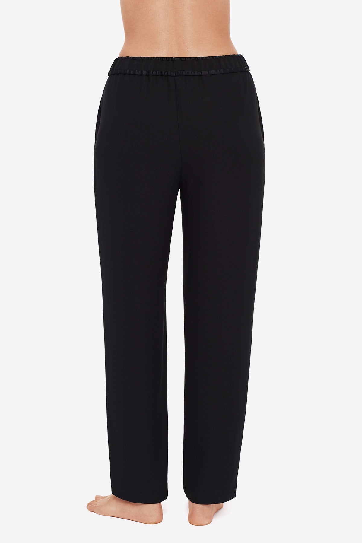 Crepe Easy Jogger in Black Black | Miraclesuit