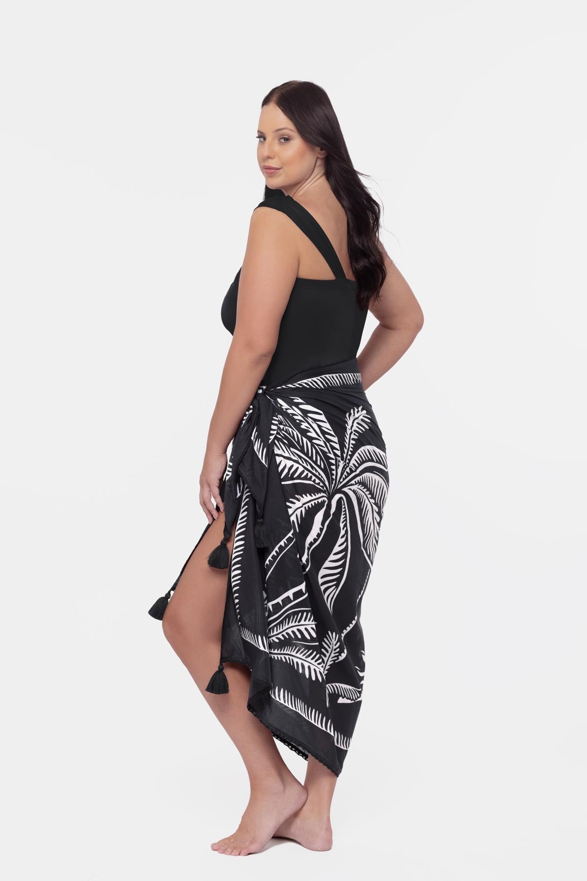 Magicsuit Plus Size Pareo Cover Up in Hearts Of Palm Black/Multi | Miraclesuit