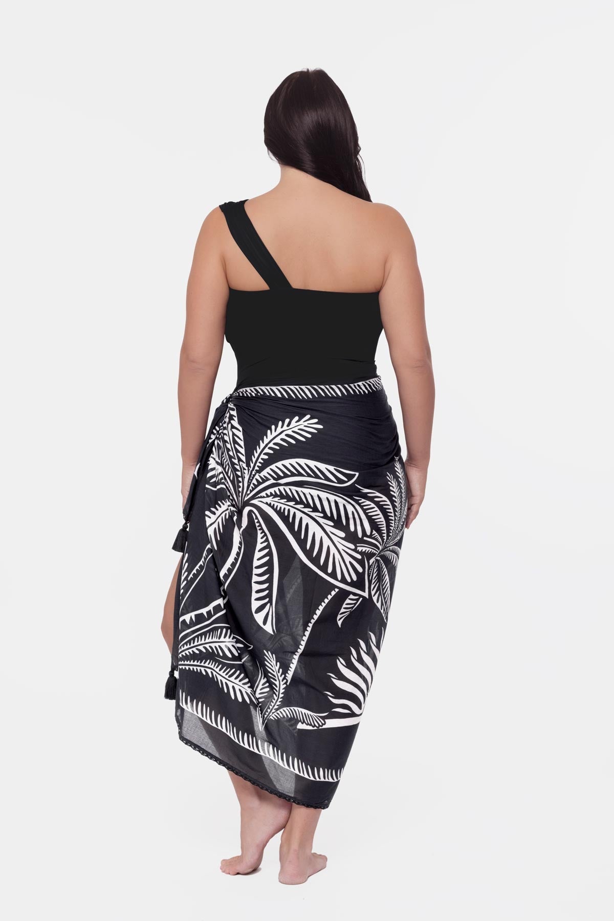 Magicsuit Plus Size Pareo Cover Up in Hearts Of Palm Black/Multi | Miraclesuit