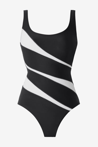 Colorblock Helix One Piece Swimsuit DDD-Cup Black/White | Miraclesuit